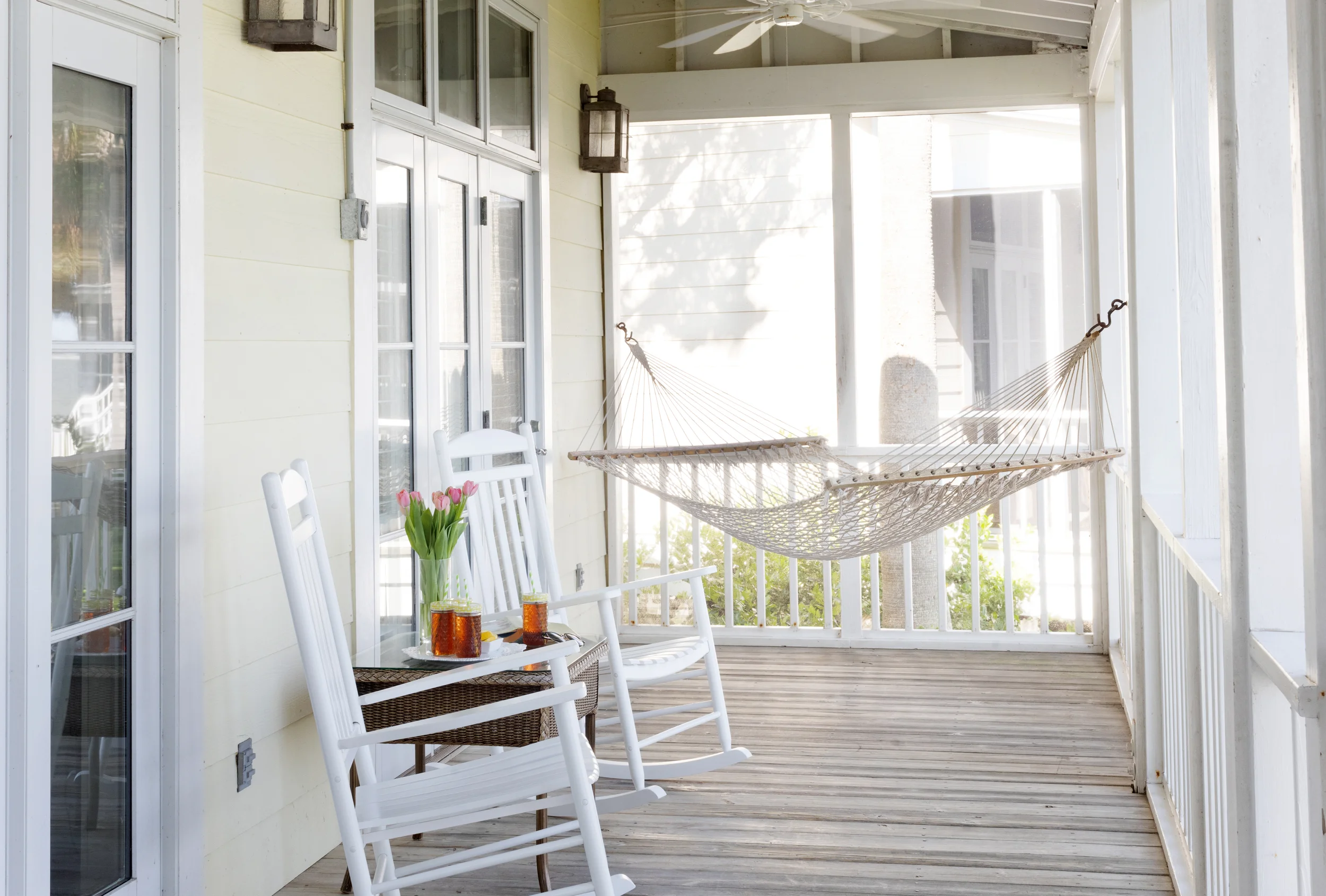 Screened-in porch- Harbor front Cottage